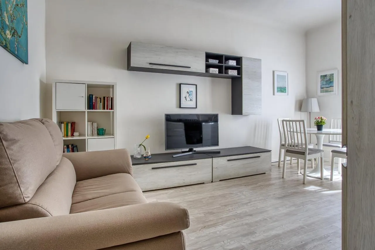 Joivy Chic 1 Bed Flat Apartment Milan 0*,